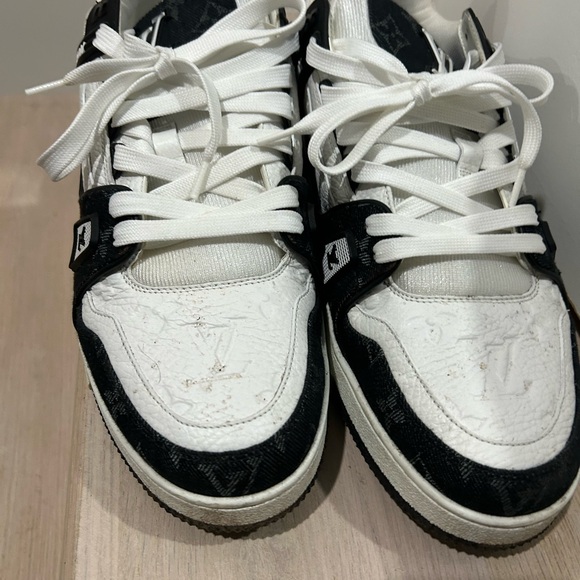 Louis Vuitton Men's Monochrome Sneakers - Picture 6 of 6